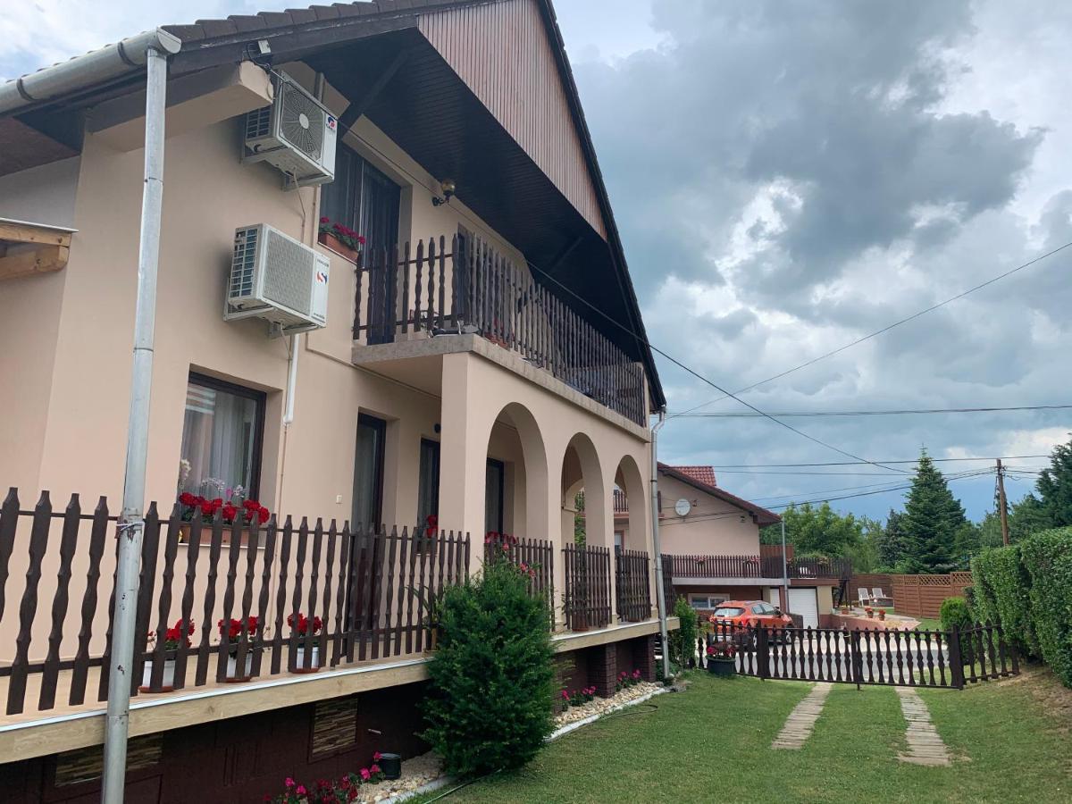 Nagcsalados Rozsa Apartman Balatonlelle Exterior photo